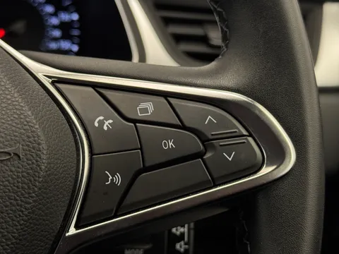 DV22JZD Renault Captur 1.0 TCE 90 Iconic Edition 5dr Thumbnail #22