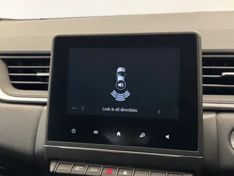 DV22JZD Renault Captur 1.0 TCE 90 Iconic Edition 5dr Thumbnail #25