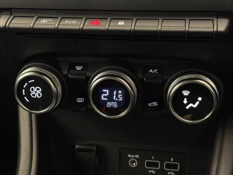 DV22JZD Renault Captur 1.0 TCE 90 Iconic Edition 5dr Thumbnail #27