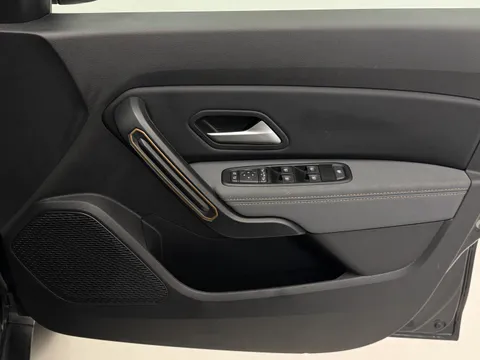 DY73OAG Dacia Duster 1.3 TCe 150 Extreme 5dr EDC Thumbnail #17