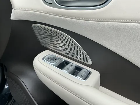 DC75FRZ Mg Motor Uk MGS6 266kW Trophy EV Dual Motor 77kWh 5dr Auto Thumbnail #26