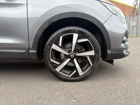 ND19OTE Nissan Qashqai 1.3 DiG-T Tekna 5dr Thumbnail #9