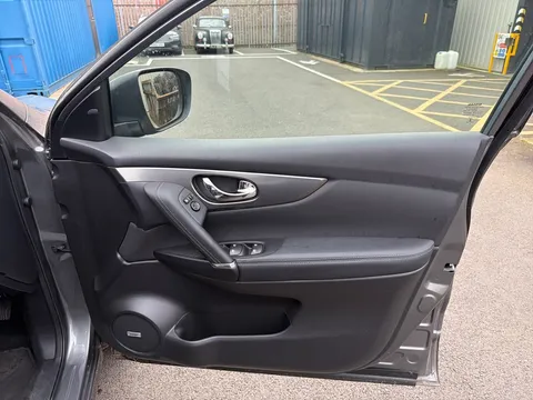 ND19OTE Nissan Qashqai 1.3 DiG-T Tekna 5dr Thumbnail #18