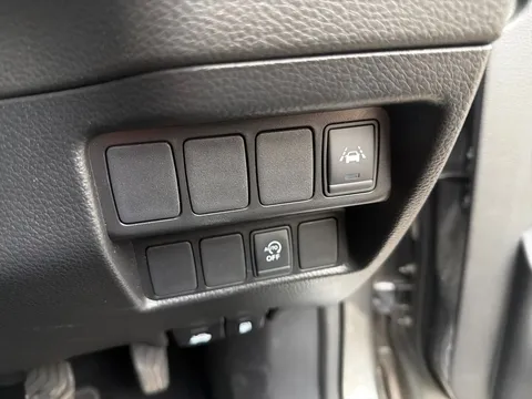 ND19OTE Nissan Qashqai 1.3 DiG-T Tekna 5dr Thumbnail #23