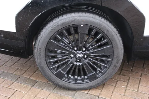 MC75SUF Hyundai Santa Fe 1.6 TGDi Plug-in Hybrid Calligraphy 5dr 4WD Auto Thumbnail #3