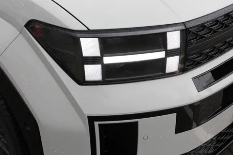 MC75SUF Hyundai Santa Fe 1.6 TGDi Plug-in Hybrid Calligraphy 5dr 4WD Auto Thumbnail #5