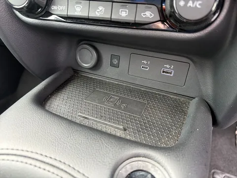 LR25YJA Nissan Juke 1.0 DiG-T N-Connecta 5dr Thumbnail #25