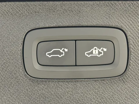 DU75XOO Volvo XC90 2.0 B5P Ultra Dark 5dr AWD Geartronic Thumbnail #15