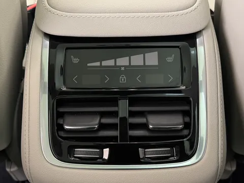 DU75XOO Volvo XC90 2.0 B5P Ultra Dark 5dr AWD Geartronic Thumbnail #18