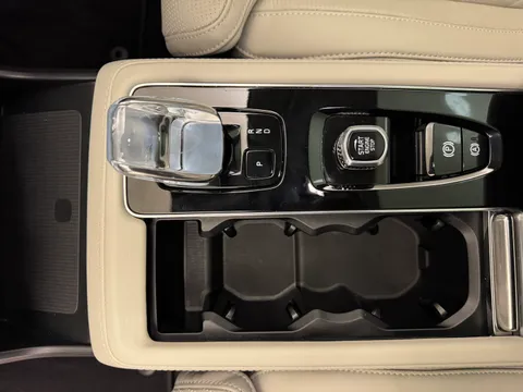 DU75XOO Volvo XC90 2.0 B5P Ultra Dark 5dr AWD Geartronic Thumbnail #22