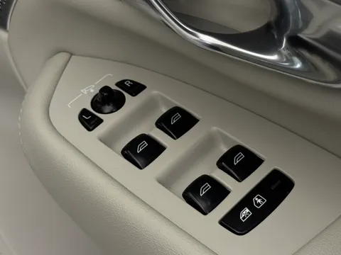 DU75XOO Volvo XC90 2.0 B5P Ultra Dark 5dr AWD Geartronic Thumbnail #26