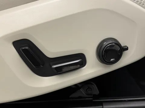 DU75XOO Volvo XC90 2.0 B5P Ultra Dark 5dr AWD Geartronic Thumbnail #28