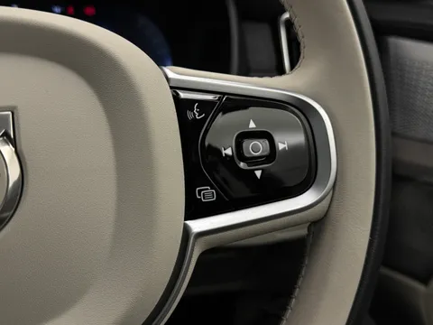 DU75XOO Volvo XC90 2.0 B5P Ultra Dark 5dr AWD Geartronic Thumbnail #31