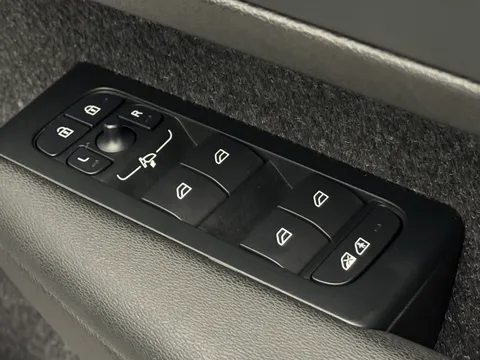 DU75XOH Volvo EC40 185kW Ext Range Ultra Black Edition 82kWh 5dr Auto Thumbnail #20