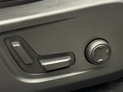 DU75XOH Volvo EC40 185kW Ext Range Ultra Black Edition 82kWh 5dr Auto Thumbnail #23