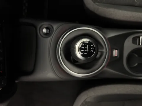 DV25TYK Nissan Juke 1.0 DiG-T N-Connecta 5dr Thumbnail #16