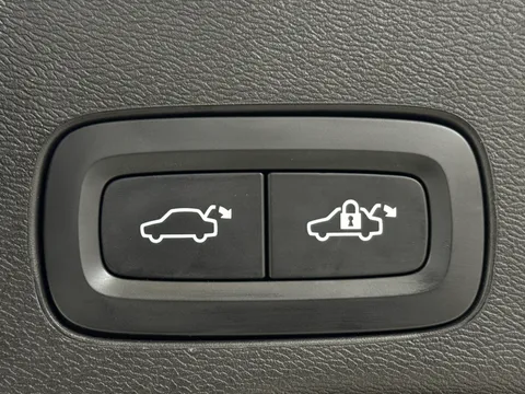 CV71VDX Volvo XC60 2.0 B4D R DESIGN 5dr AWD Geartronic Thumbnail #34