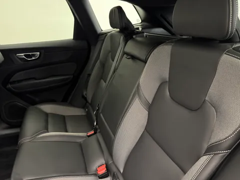 CV71VDX Volvo XC60 2.0 B4D R DESIGN 5dr AWD Geartronic Thumbnail #11