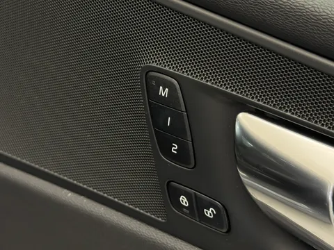 CV71VDX Volvo XC60 2.0 B4D R DESIGN 5dr AWD Geartronic Thumbnail #22