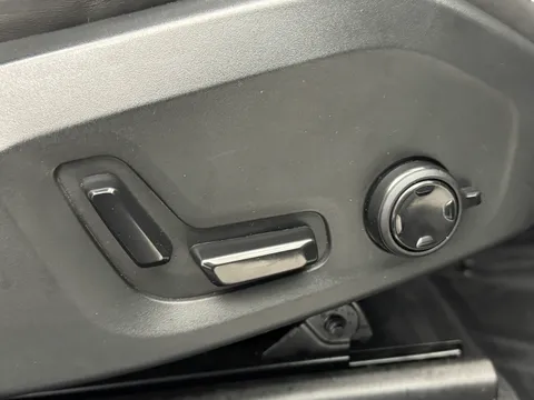 CV71VDX Volvo XC60 2.0 B4D R DESIGN 5dr AWD Geartronic Thumbnail #23