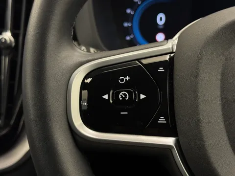 CV71VDX Volvo XC60 2.0 B4D R DESIGN 5dr AWD Geartronic Thumbnail #25