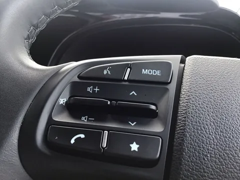 DU73ETE Hyundai i10 1.2 Advance 5dr Auto Thumbnail #25