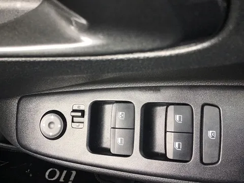 DU73ETE Hyundai i10 1.2 Advance 5dr Auto Thumbnail #29