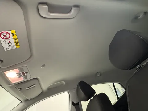 EY24WNG Hyundai i10 1.0 MPi Premium 5dr Auto Thumbnail #16