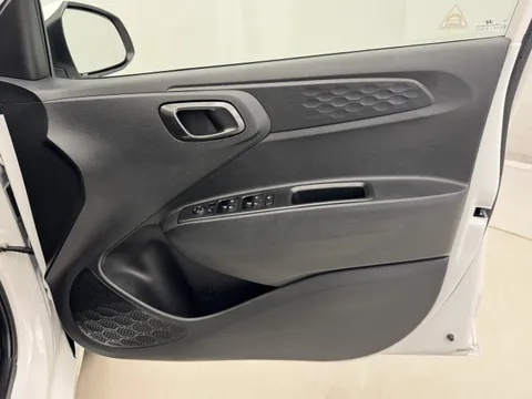 EY24WNG Hyundai i10 1.0 MPi Premium 5dr Auto Thumbnail #21