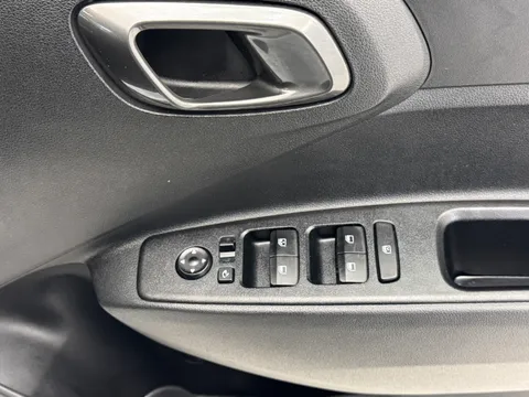 EY24WNG Hyundai i10 1.0 MPi Premium 5dr Auto Thumbnail #22