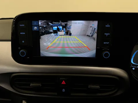 EY24WNG Hyundai i10 1.0 MPi Premium 5dr Auto Thumbnail #24