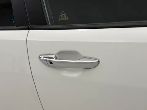 EY24WNG Hyundai i10 1.0 MPi Premium 5dr Auto Thumbnail #26