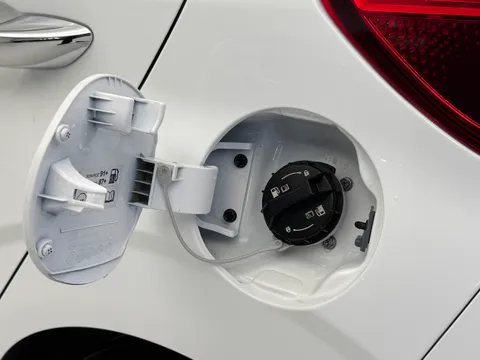 EY24WNG Hyundai i10 1.0 MPi Premium 5dr Auto Thumbnail #27