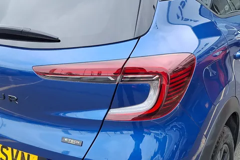 BV24SVN Renault Captur 1.6 E-Tech full hybrid 145 Engineered 5dr Auto Thumbnail #18