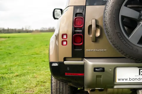 VX25TWE Land Rover Defender 3.0 D250 Hard Top X-Dynamic HSE Auto [3 Seat] Thumbnail #4