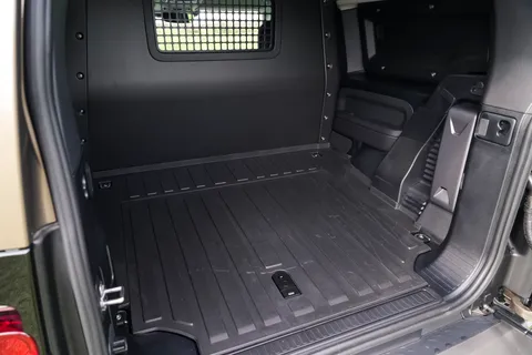VX25TWE Land Rover Defender 3.0 D250 Hard Top X-Dynamic HSE Auto [3 Seat] Thumbnail #23