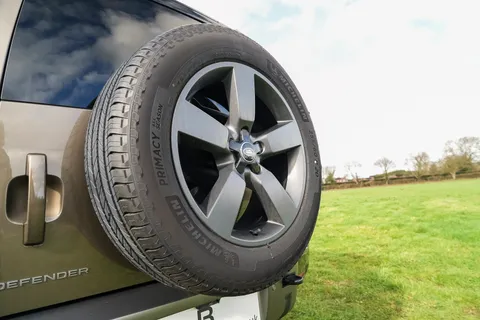 VX25TWE Land Rover Defender 3.0 D250 Hard Top X-Dynamic HSE Auto [3 Seat] Thumbnail #26