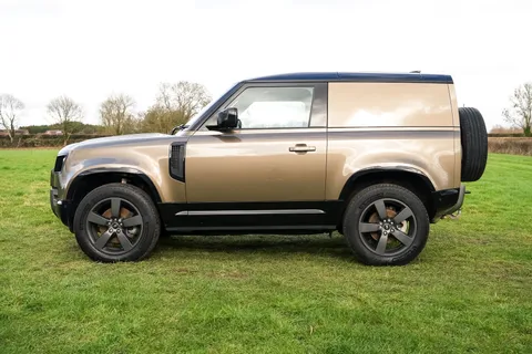 VX25TWE Land Rover Defender 3.0 D250 Hard Top X-Dynamic HSE Auto [3 Seat] Thumbnail #9