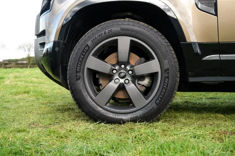 VX25TWE Land Rover Defender 3.0 D250 Hard Top X-Dynamic HSE Auto [3 Seat] Thumbnail #28