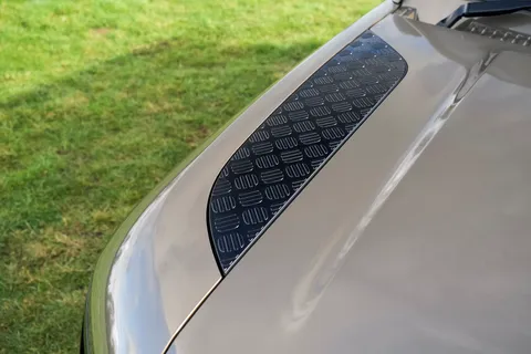 VX25TWE Land Rover Defender 3.0 D250 Hard Top X-Dynamic HSE Auto [3 Seat] Thumbnail #19