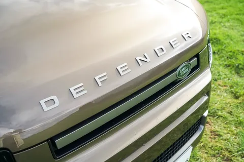 VX25TWE Land Rover Defender 3.0 D250 Hard Top X-Dynamic HSE Auto [3 Seat] Thumbnail #16