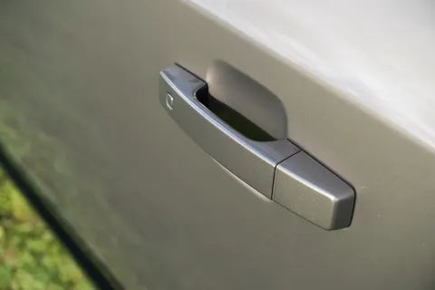 VX25TWE Land Rover Defender 3.0 D250 Hard Top X-Dynamic HSE Auto [3 Seat] Thumbnail #20