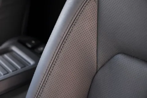 VX25TWE Land Rover Defender 3.0 D250 Hard Top X-Dynamic HSE Auto [3 Seat] Thumbnail #54