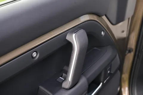 VX25TWE Land Rover Defender 3.0 D250 Hard Top X-Dynamic HSE Auto [3 Seat] Thumbnail #55