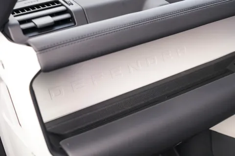 VX25TWE Land Rover Defender 3.0 D250 Hard Top X-Dynamic HSE Auto [3 Seat] Thumbnail #56