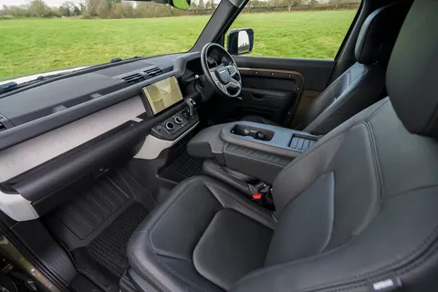 VX25TWE Land Rover Defender 3.0 D250 Hard Top X-Dynamic HSE Auto [3 Seat] Thumbnail #37