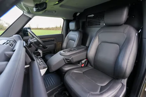 VX25TWE Land Rover Defender 3.0 D250 Hard Top X-Dynamic HSE Auto [3 Seat] Thumbnail #32