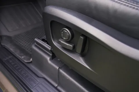 VX25TWE Land Rover Defender 3.0 D250 Hard Top X-Dynamic HSE Auto [3 Seat] Thumbnail #53