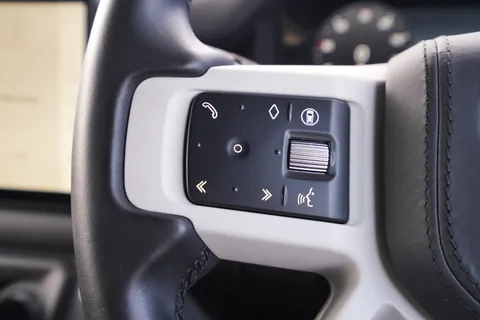 VX25TWE Land Rover Defender 3.0 D250 Hard Top X-Dynamic HSE Auto [3 Seat] Thumbnail #39