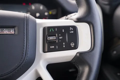 VX25TWE Land Rover Defender 3.0 D250 Hard Top X-Dynamic HSE Auto [3 Seat] Thumbnail #40